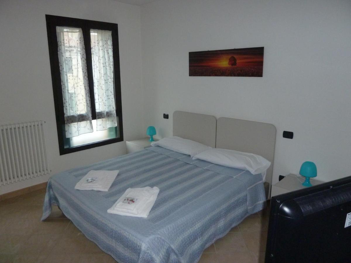 Casa Cuore - Love Pets - Fronte Ospedale Sacro Cuore Negrar Habitación foto